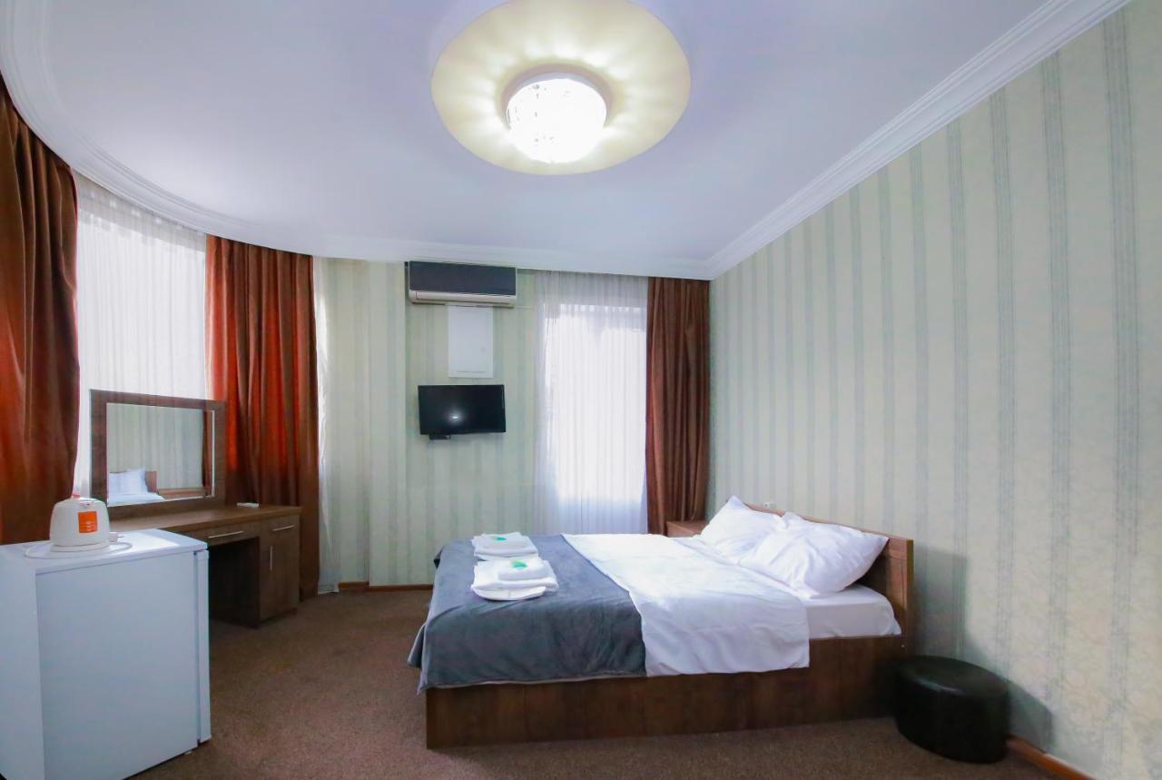 Royal Hotel Tbilissi Extérieur photo